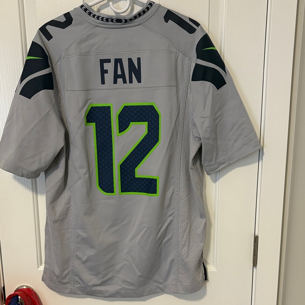 Men’s “12 Fan” Seahawks Jersey.. Size: Medium. - Picture 3 of 6